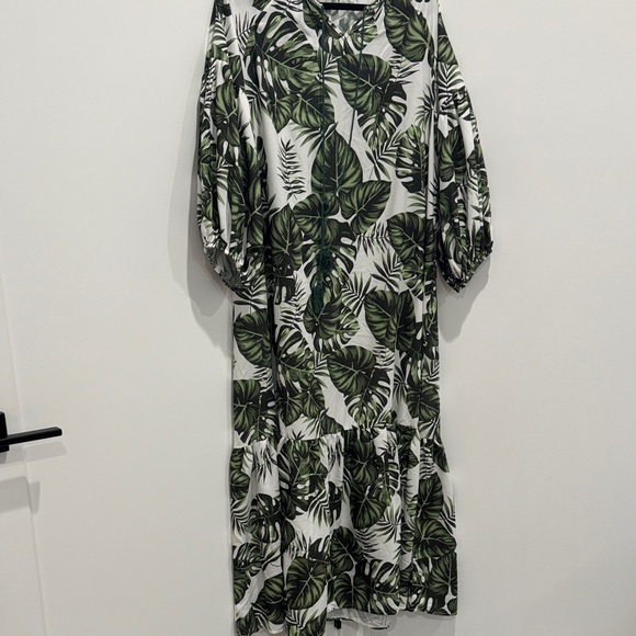 Dresses & Skirts - Tropical Leaf Print Maxi Dress